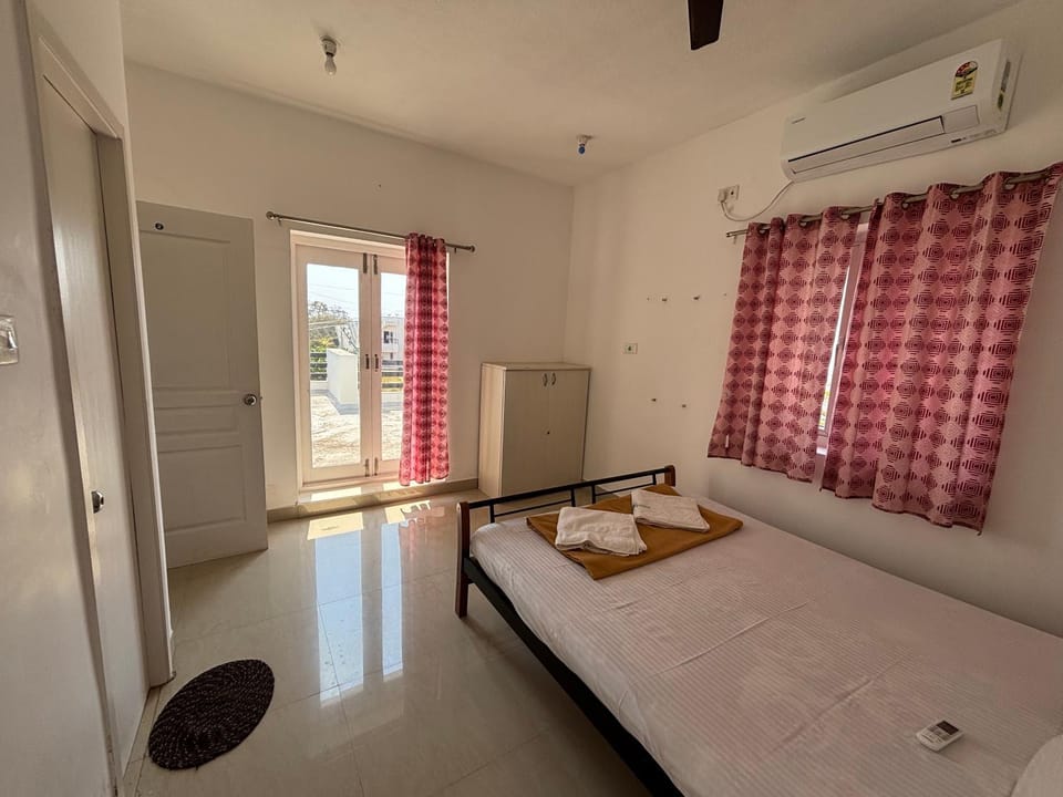 Bed, Bedroom, wardrobe, air conditioner