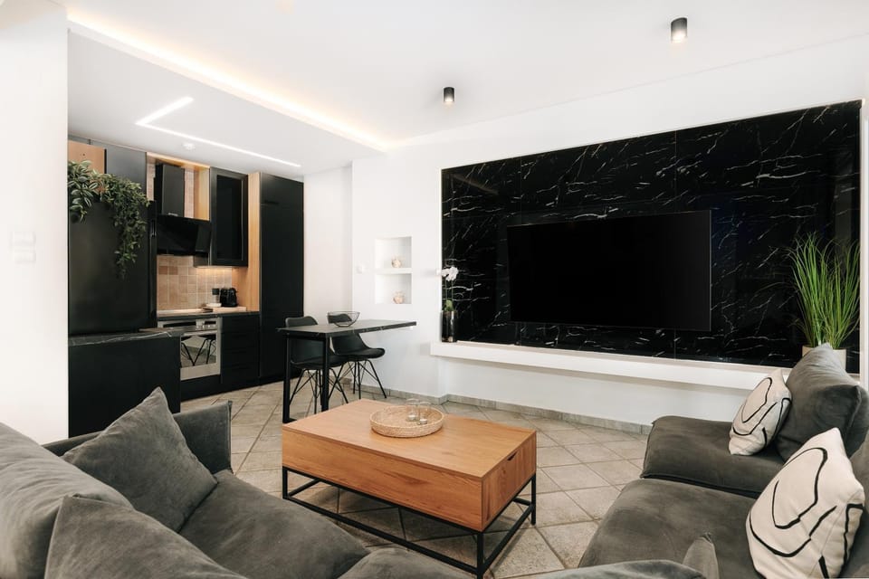 TV and multimedia, Kitchen or kitchenette, Living room, Seating area