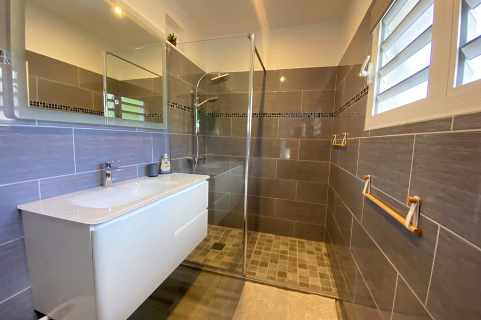 972M Beautiful air-conditioned villa with garden Villa in Martinique