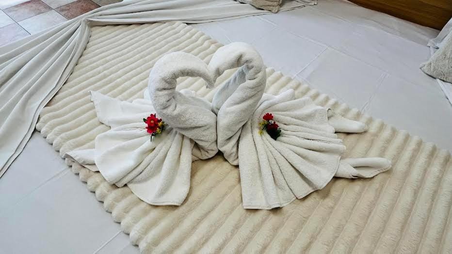 Bedroom, towels