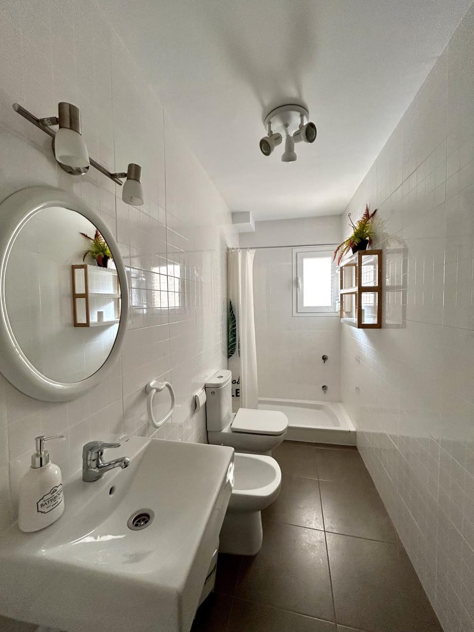 Shower, Toilet, Bathroom, bidet, towels