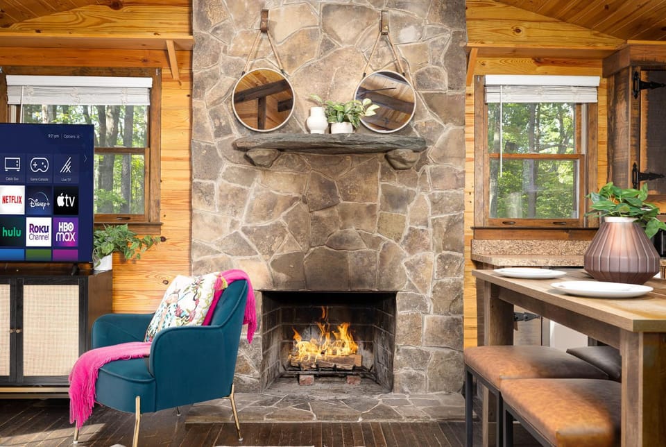 Living room, Seating area, Dining area, fireplace