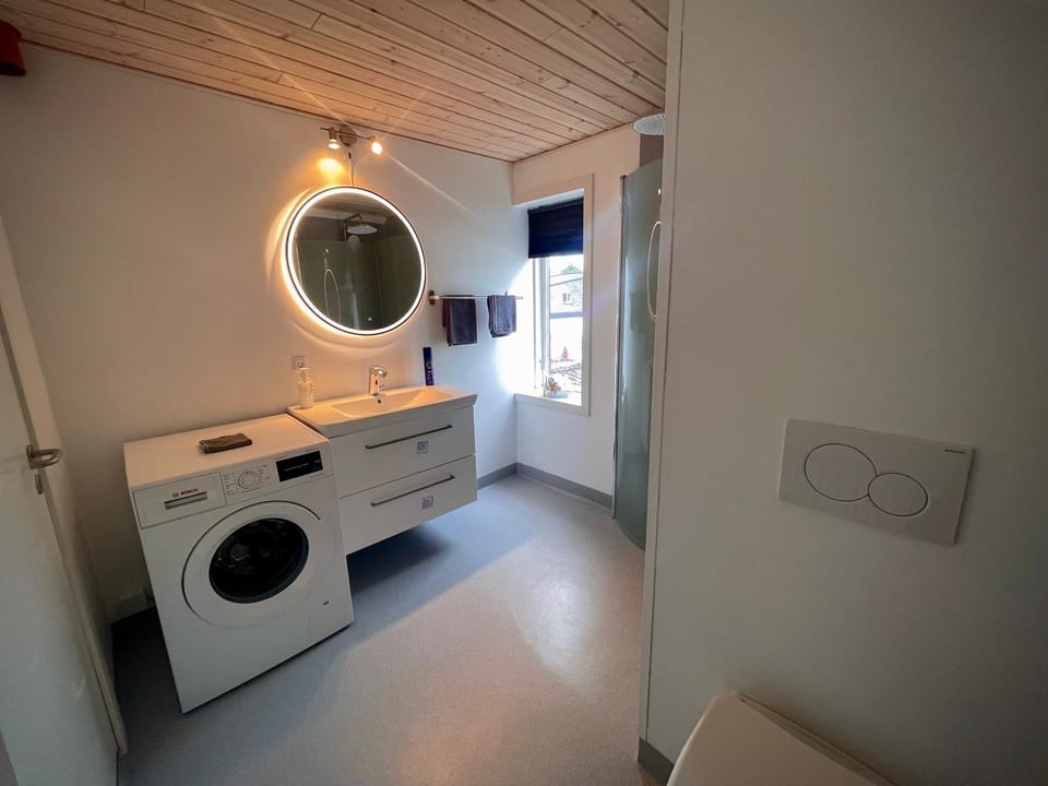 Bathroom, washing machine