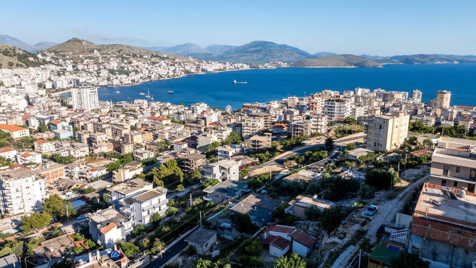 Property building, Nearby landmark, Day, Neighbourhood, Natural landscape, Bird's eye view, City view, Mountain view, Sea view, Street view, Location