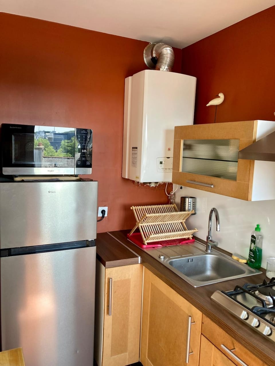 Kitchen or kitchenette, oven