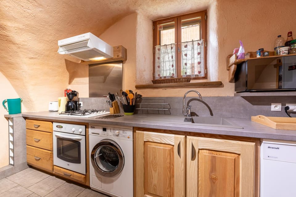 Kitchen or kitchenette, Living room