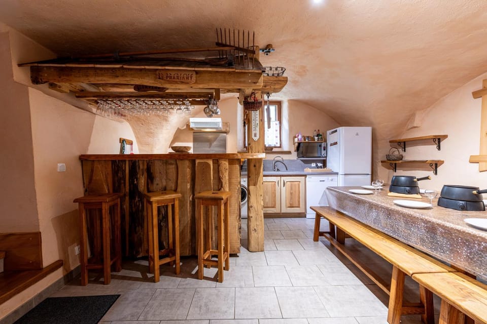 Property building, Kitchen or kitchenette, Living room