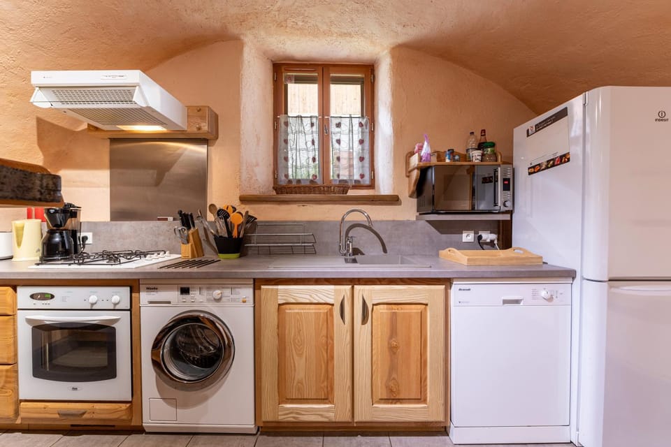 Kitchen or kitchenette, Living room