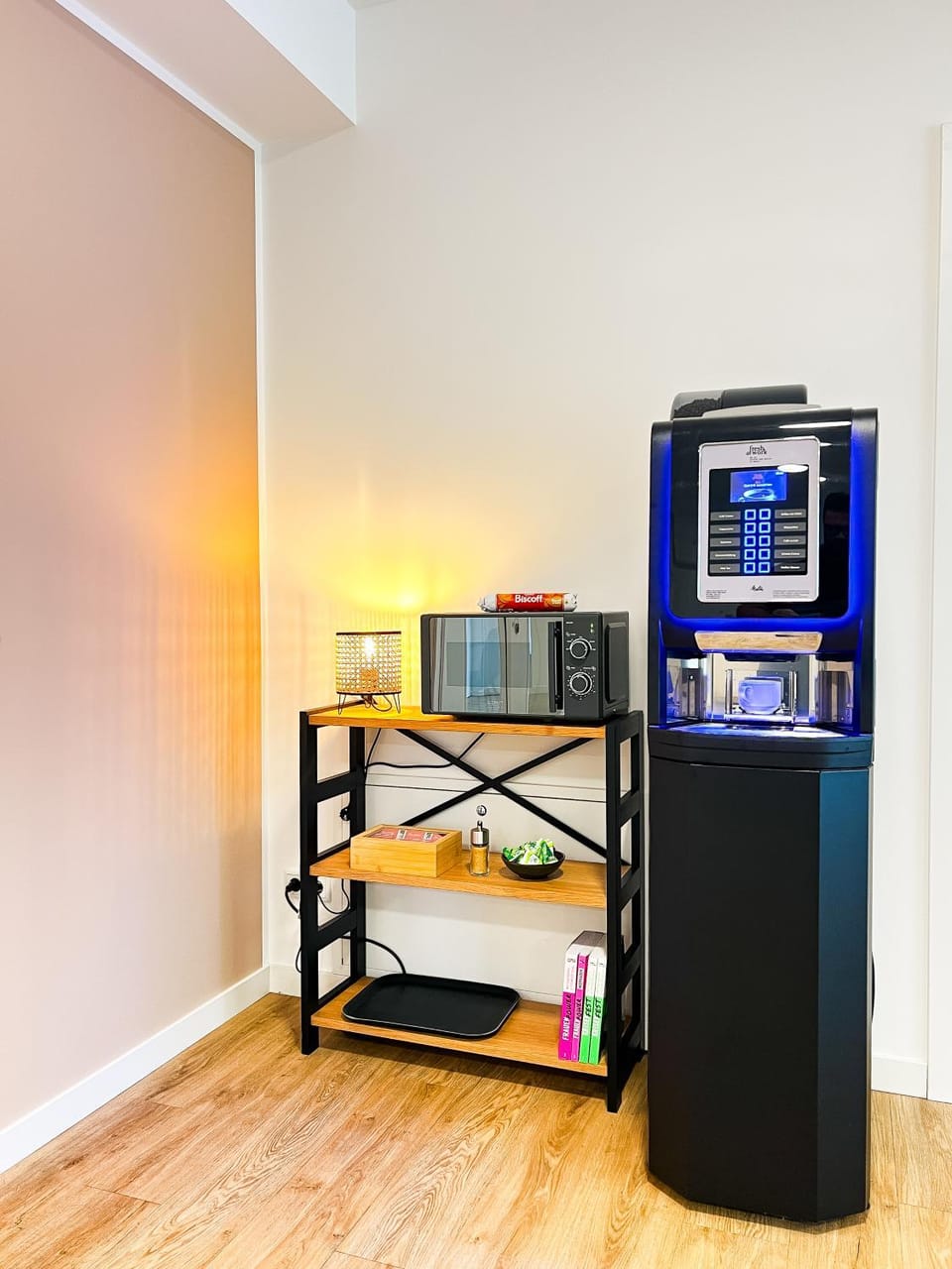 Coffee/tea facilities, Kitchen or kitchenette, Communal kitchen