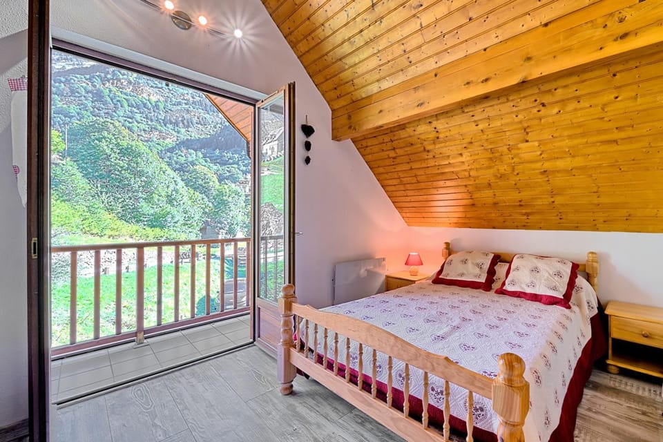 Property building, Living room, Bedroom