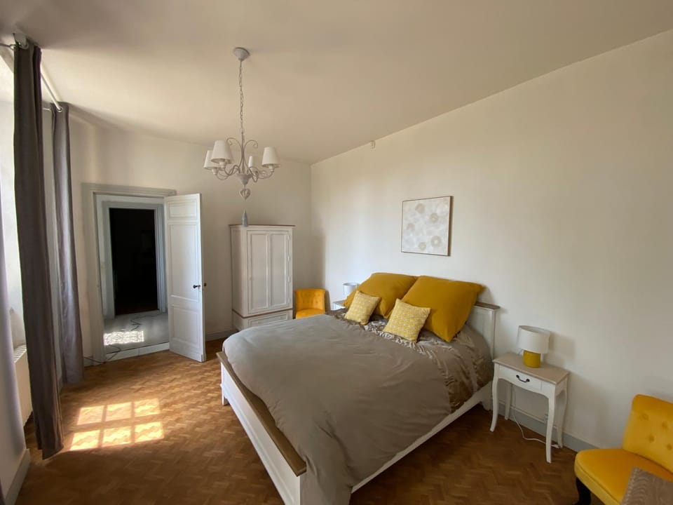 Bed, Photo of the whole room, Bedroom, wardrobe