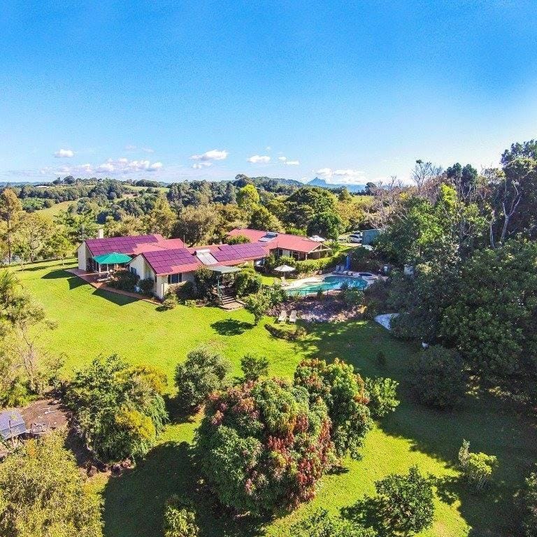 Tropical Coast Retreat - Pet Friendly - Adult only Country House in Tweed Heads