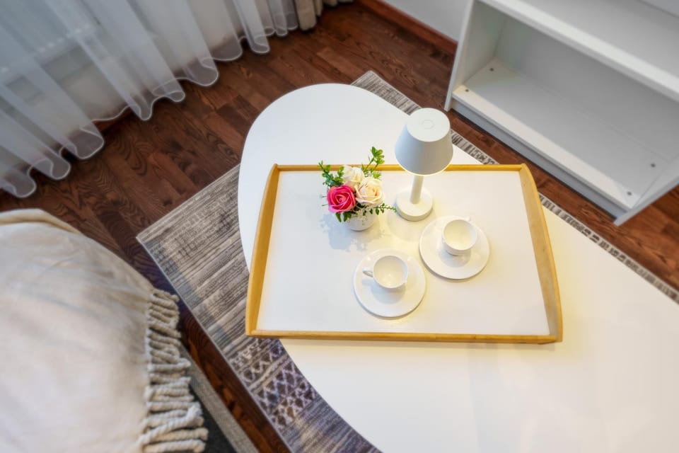 Coffee/tea facilities, Living room, Seating area, Dining area