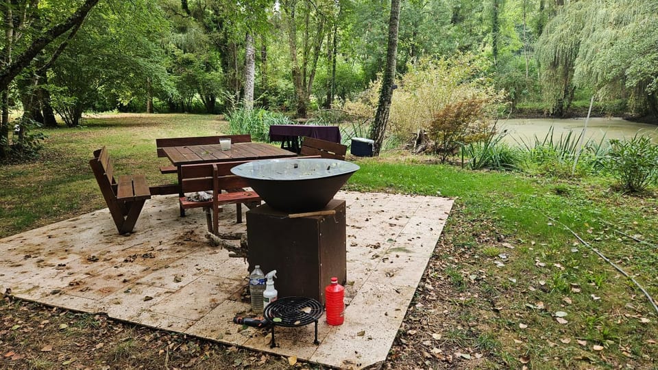 BBQ facilities, Dining area