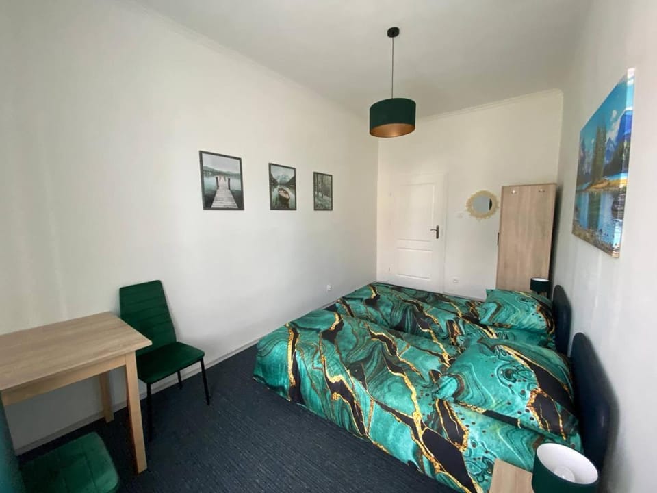 Bed, Photo of the whole room, Seating area, Bedroom