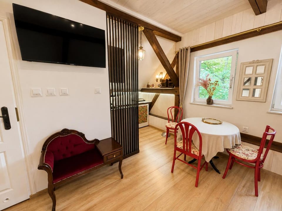 Apartament Jeleń w Smokingu Apartment in Lower Silesian Voivodeship