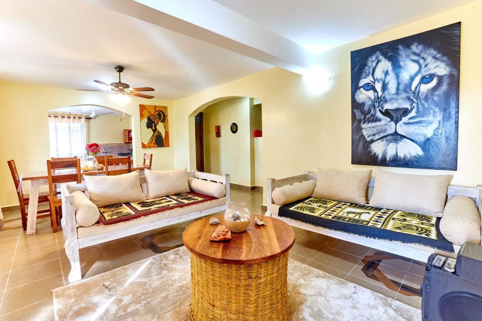 Communal lounge/ TV room