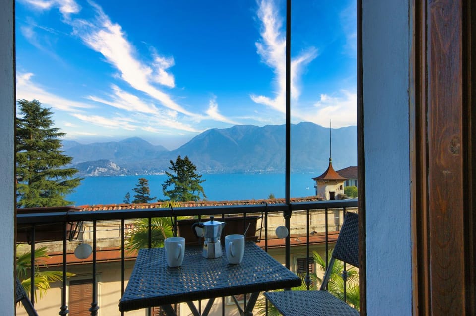 Balcony/Terrace, Lake view
