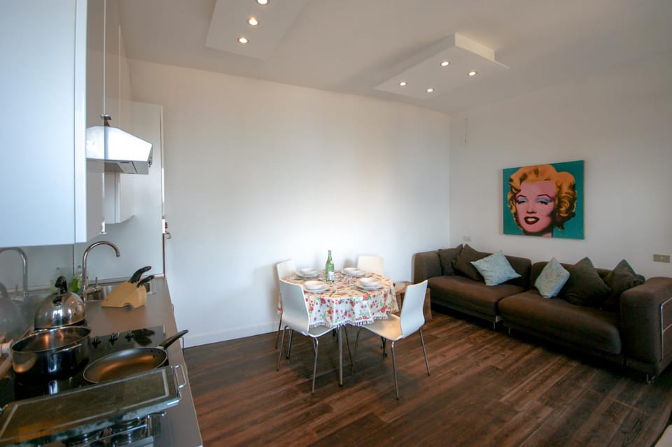 Kitchen or kitchenette, Living room