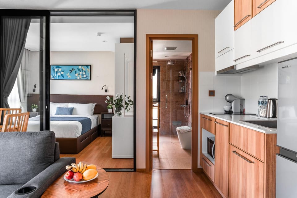 Coffee/tea facilities, Kitchen or kitchenette, Living room, Dining area