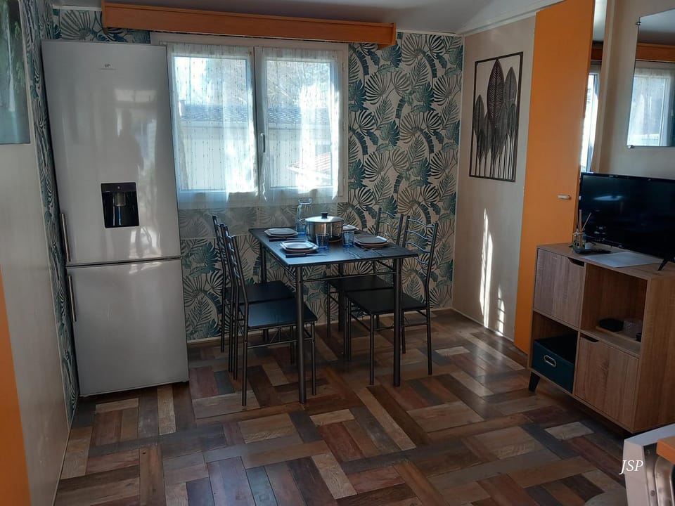 TV and multimedia, Dining area