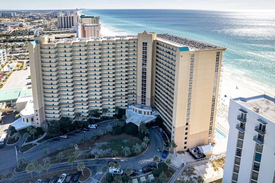 Magnolia House 305- by Holiday Isle Properties Apartment in Destin