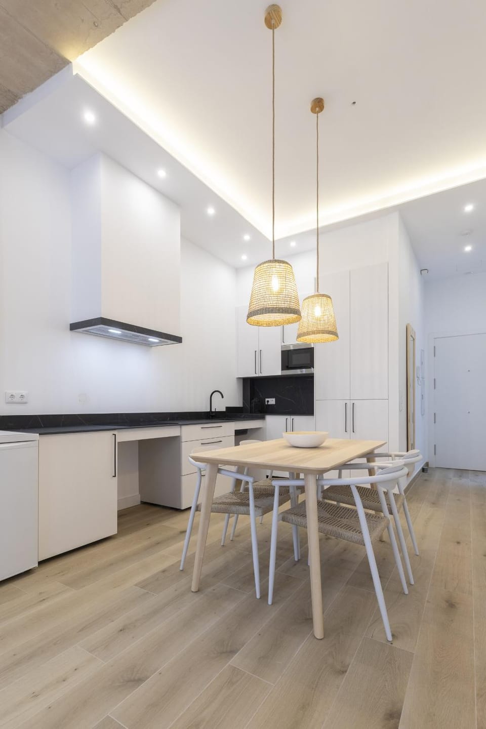 Dining area, kitchen