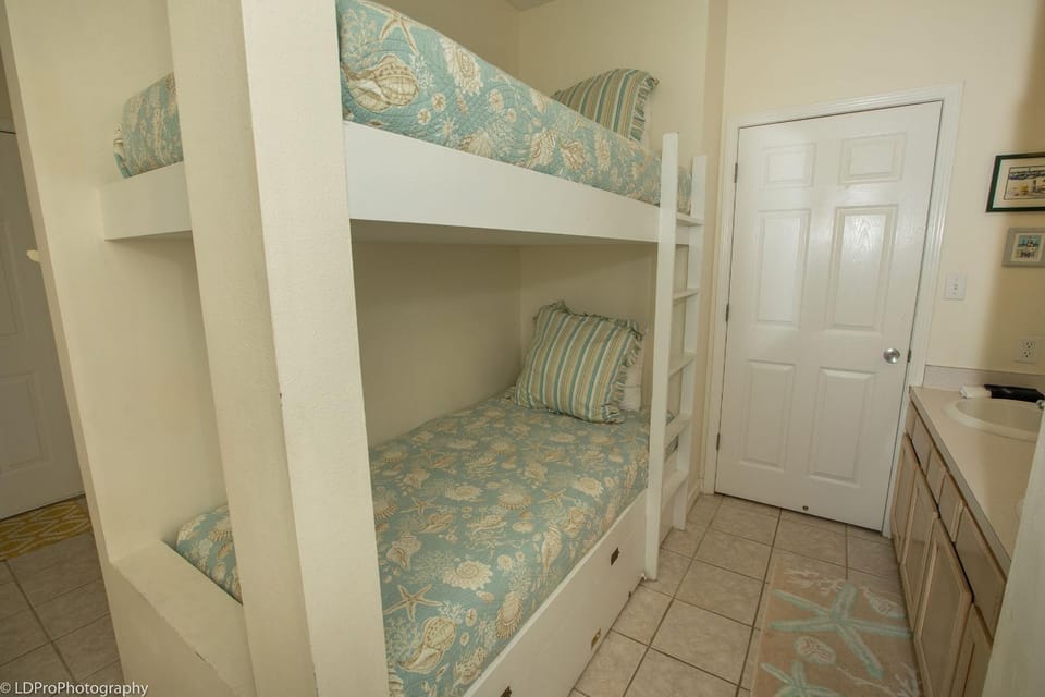 Sandpiper Cove 9226- by Holiday Isle Properties Apartment in Destin
