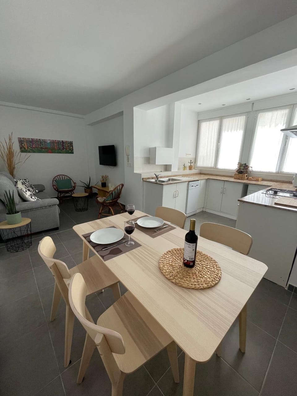 TV and multimedia, Kitchen or kitchenette, Living room, Dining area