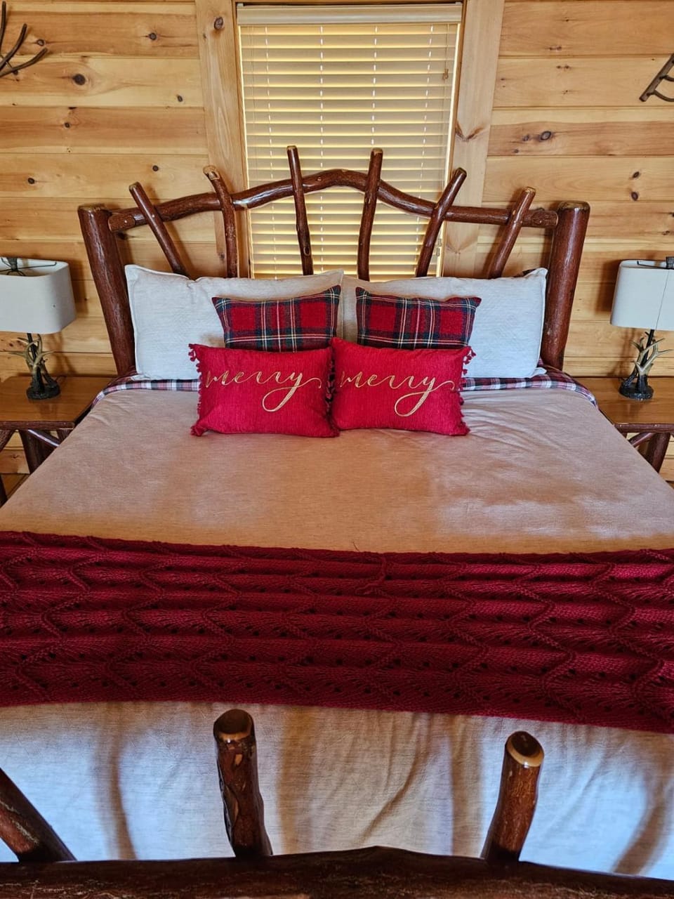 Cardinal Treehouse House in Fontana Lake