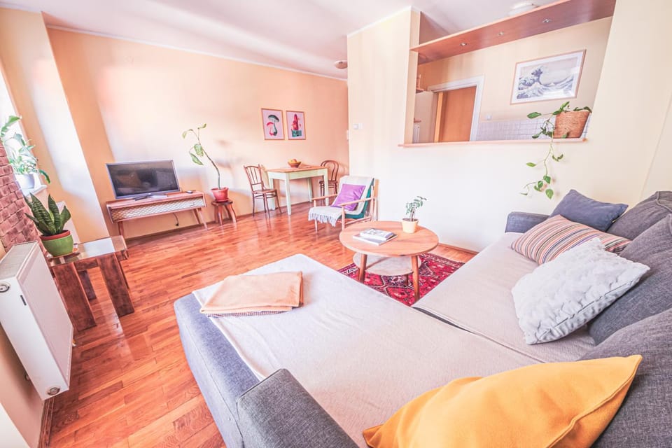 TV and multimedia, Living room, Seating area, Dining area, Evening entertainment