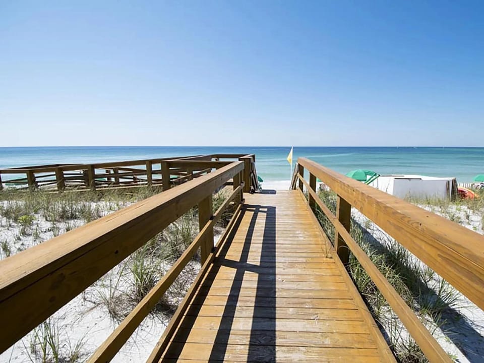 Magnolia House 501- by Holiday Isle Properties Apartment in Destin