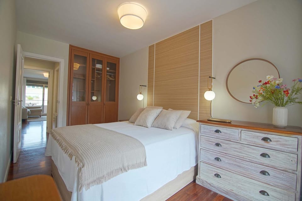 Bed, Photo of the whole room, Bedroom, wardrobe