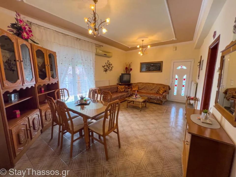 Seating area, Dining area