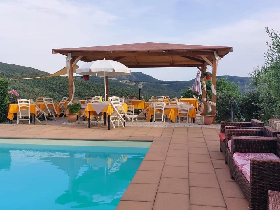 Patio, Restaurant/places to eat, Mountain view, Swimming pool