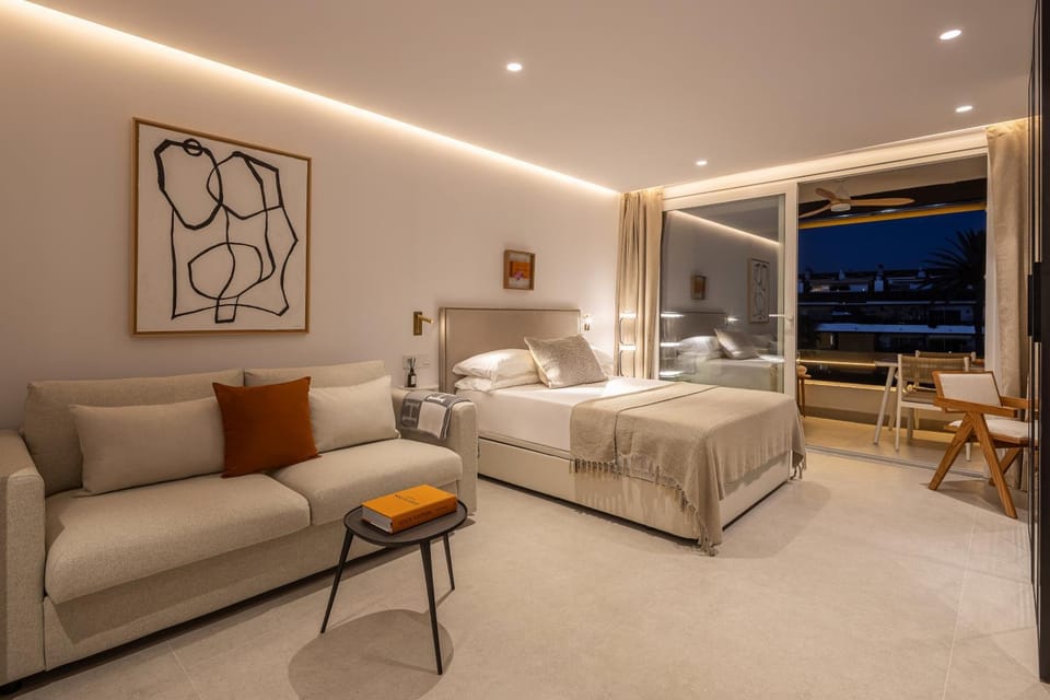 Living room, Photo of the whole room, Bedroom