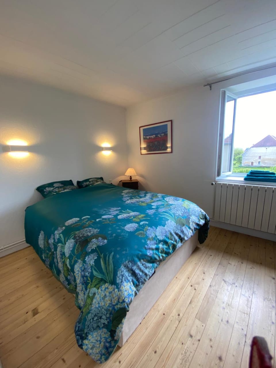 Bed, Bedroom, Garden view