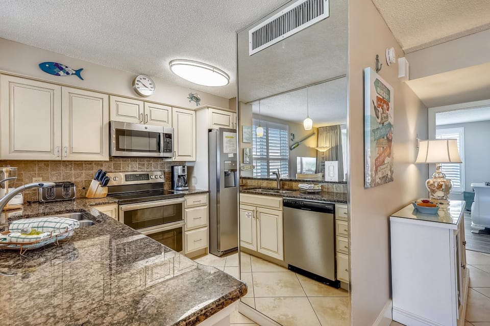 Magnolia House 112- by Holiday Isle Properties Apartment in Destin