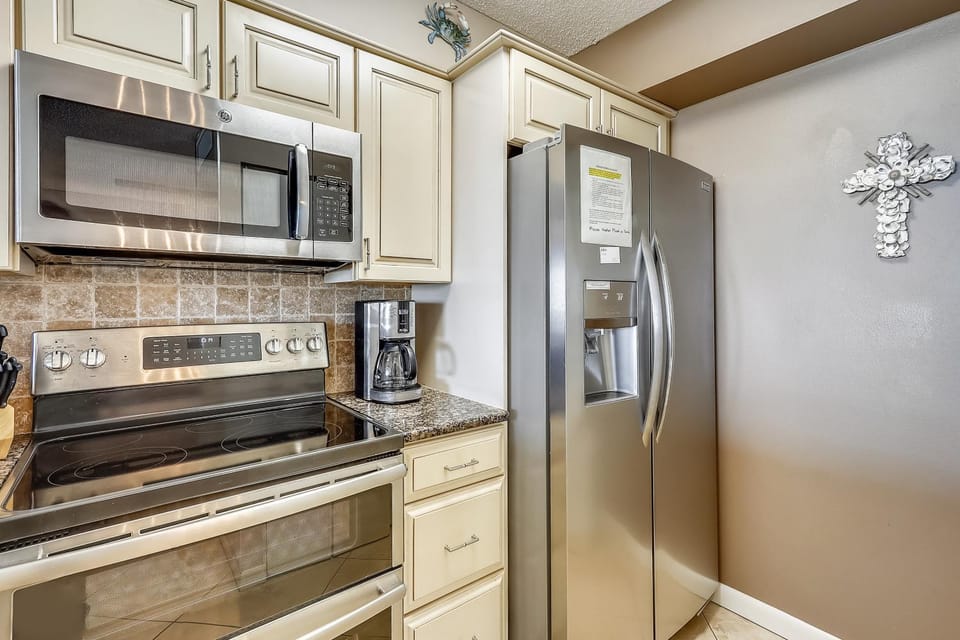 Magnolia House 112- by Holiday Isle Properties Apartment in Destin