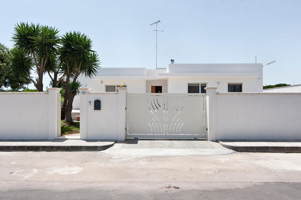 Property building, Day, Parking