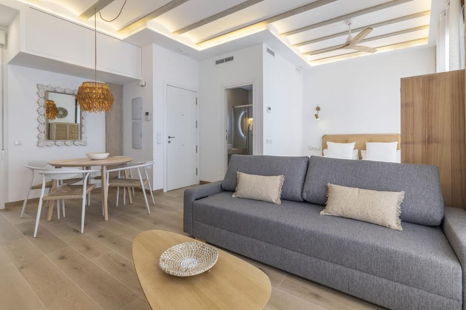 Living room, Dining area