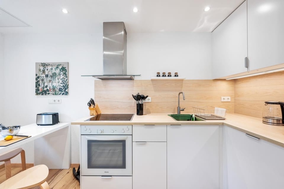 Coffee/tea facilities, Kitchen or kitchenette, dishwasher, oven, pet friendly, stove, toaster, acessibility