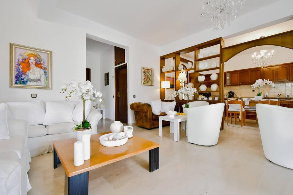 Living room, Decorative detail, Dining area