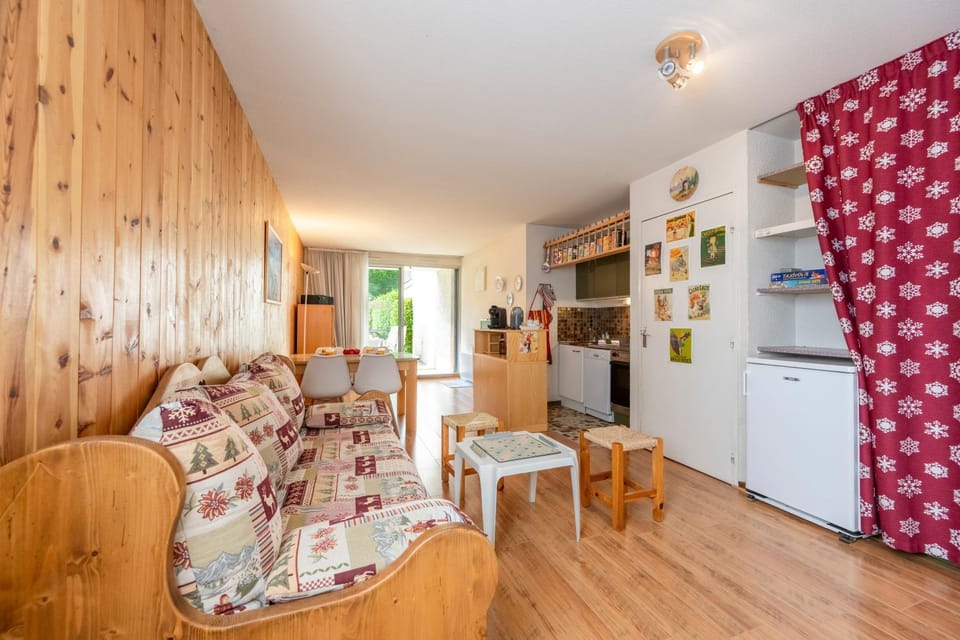 Seating area, Dining area, dishwasher, oven, kitchen