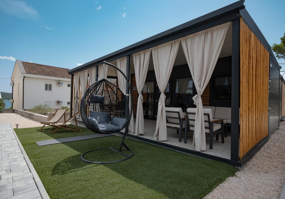 Patio, Day, Balcony/Terrace, sunbed