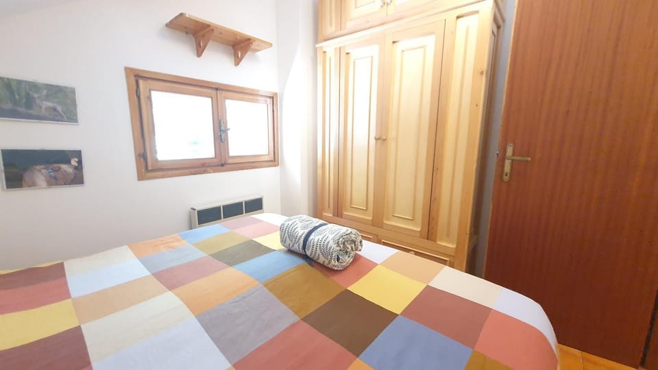 Photo of the whole room, wardrobe