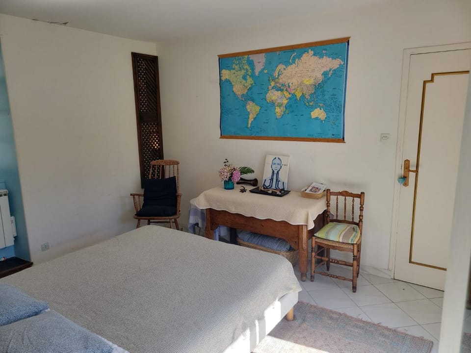 Chambre et terrasse dans une ancienne bergerie Vacation rental in Occitanie