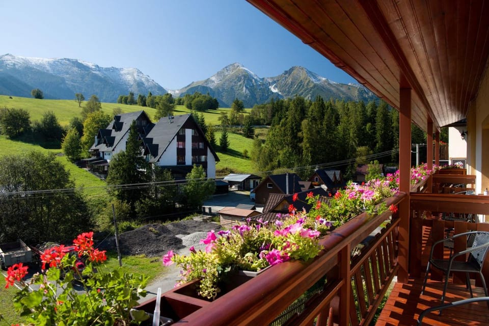 Balcony/Terrace, Mountain view