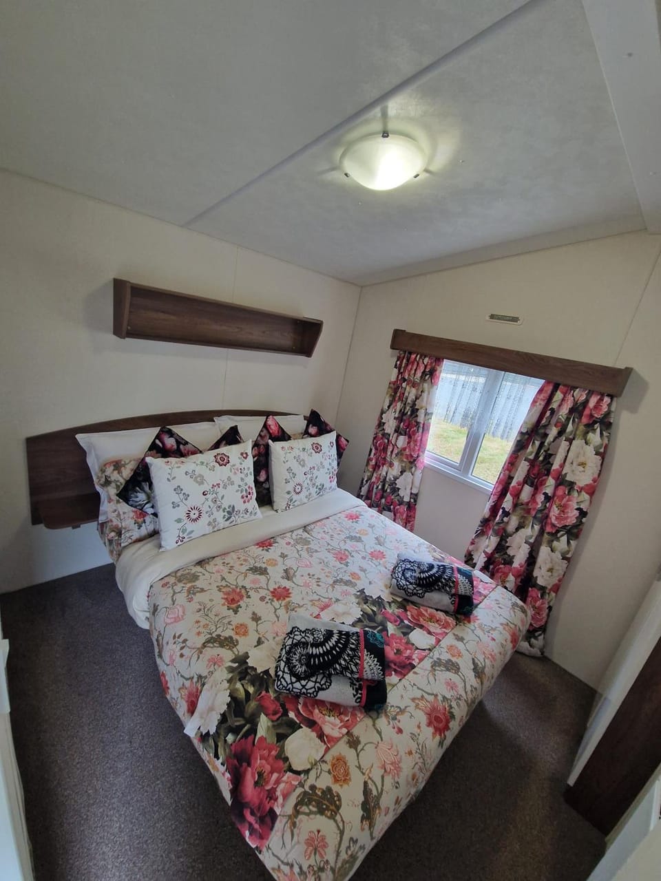 Stunning Pet Friendly 2 bed StaticCaravan in Clarach Bay 2017 model House in Tirymynach