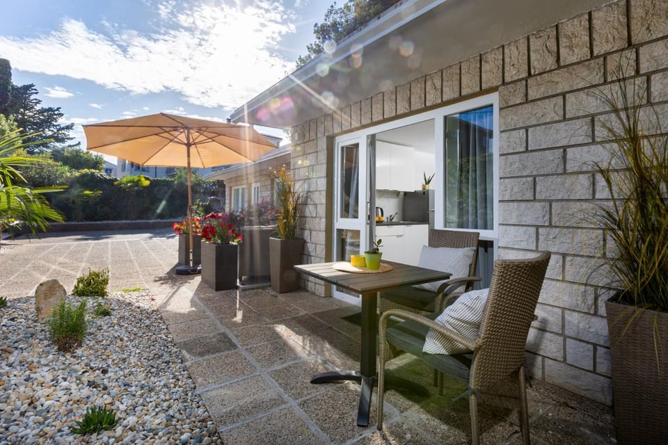 Property building, Garden, Seating area, Garden view